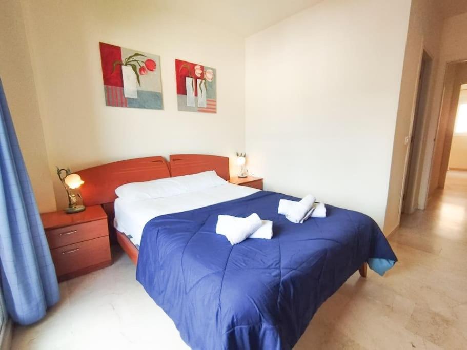 Spacious 4 Bedroom With Parking In Town Centre, Нерха Екстериор снимка